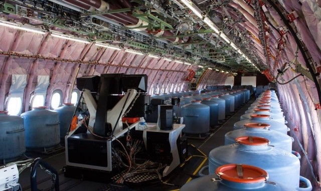 Это не дым из двигателя, это шлейф из водяного пара