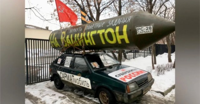 Карнавал в Северном Рейне-Вестфалии: тысячи людей празднуют на карнавальных шествиях