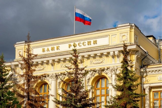 Долги россиян по кредитам и займам впервые достигли 45 трлн руб.