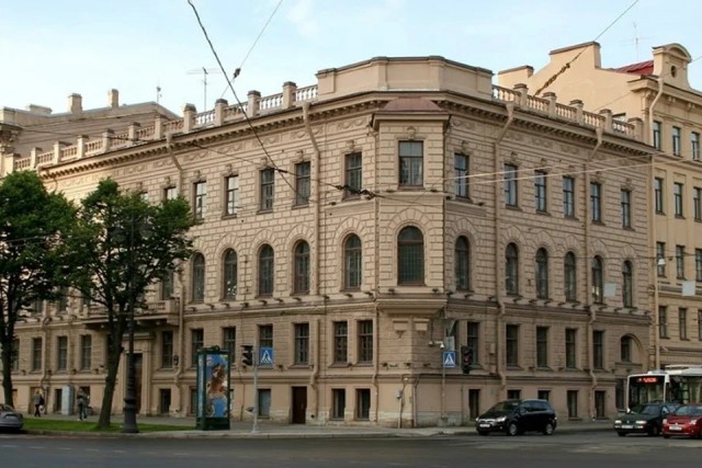 Масштабный пожар прямо напротив Исаакиевского собора