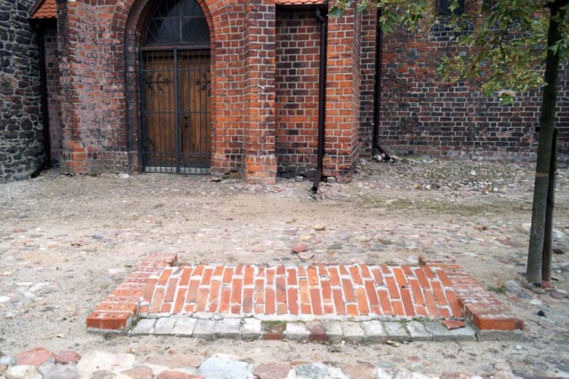 Археологические раскопки на средневековом кладбище