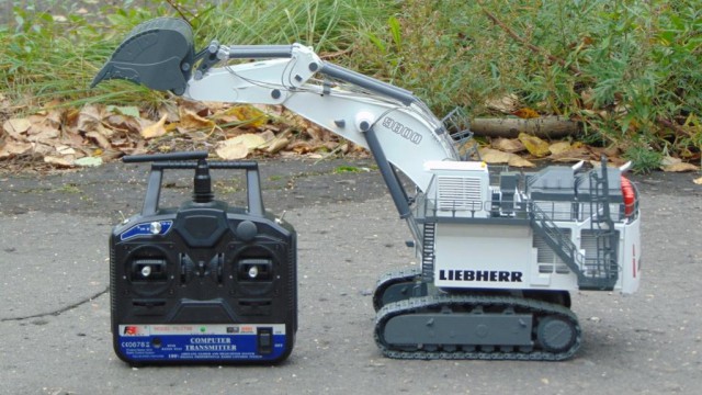 LIEBHERR R9800 Радиоуправляемая дилерская модель экскаватора в 50 масштабе
