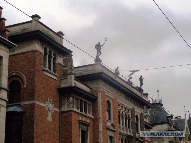 Есть в Антверпене улица...