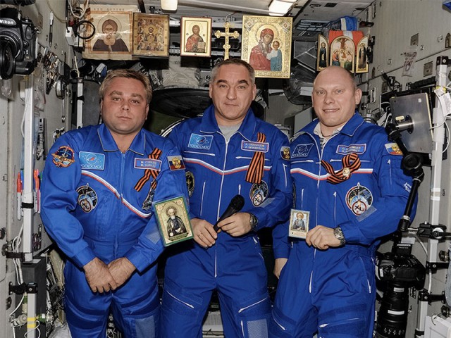 Духовник «Роскосмоса» освятил ракету «Союз» для запуска экипажа МКС 