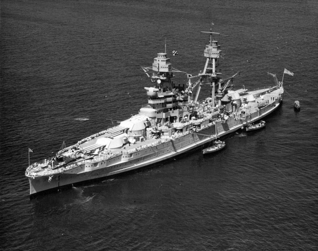 Линкор «USS Arizona» могила для 1177 моряков. Грозная «морская крепость» ВМС США ушла под воду за считанные минуты