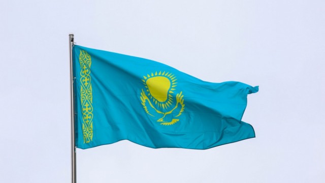 С Днем Победы поздравляют единственного оставшегося в живых фронтовика Казимира Беймарта в городе Кокшетау⁠⁠