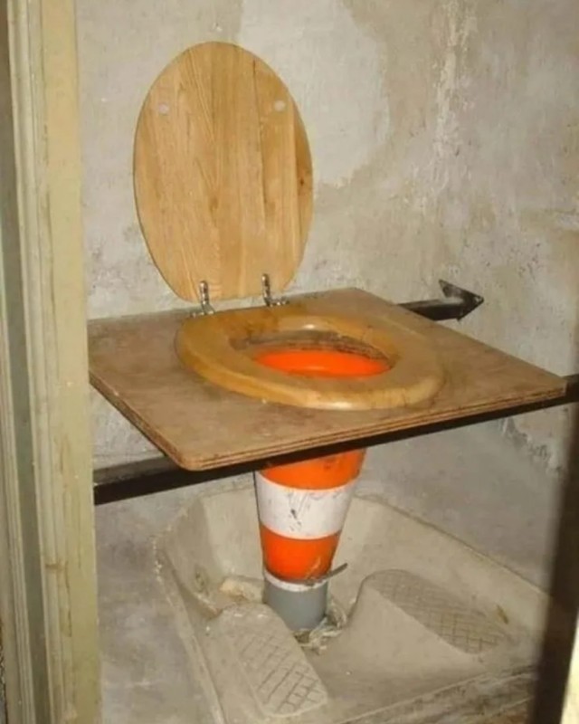 Добрый пранк с дорожным конусом