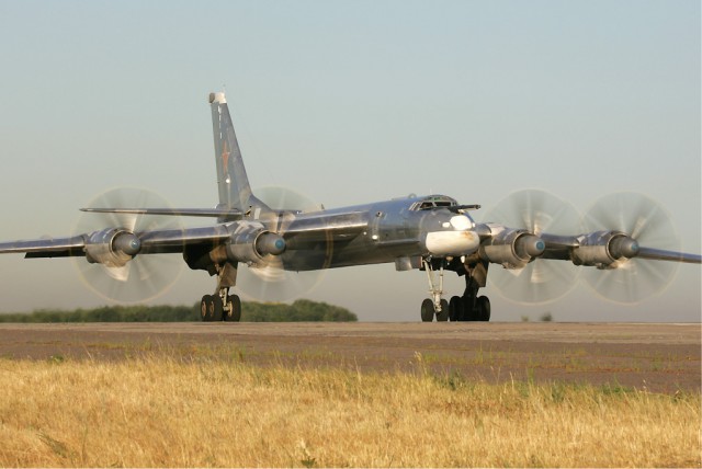 Два человека погибли при возгорании Ту-95