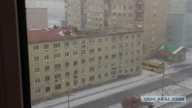 В аэропорту Норильска ветром снесло Boeing