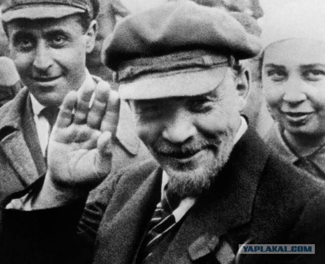 Фото на памятнике героям ВОВ прислали на конкурс «Лицо интеллигенции»