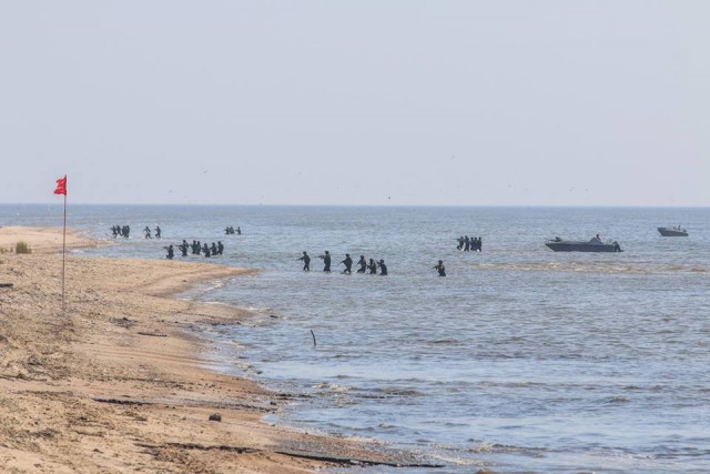 ДНР - учения по высадке морского десанта с моря