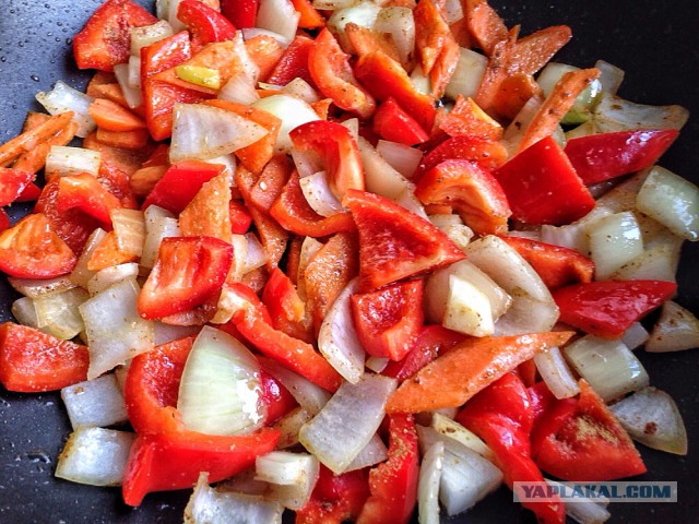 Лапша удон со свининой и кальмарами