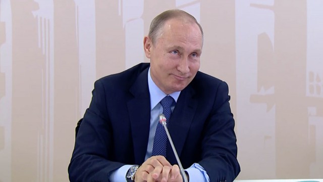 Путин пошутил над российским «умным» браслетом