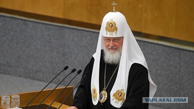 Патриарх Кирилл призвал не опасаться заболеть COVID-19 в храмах