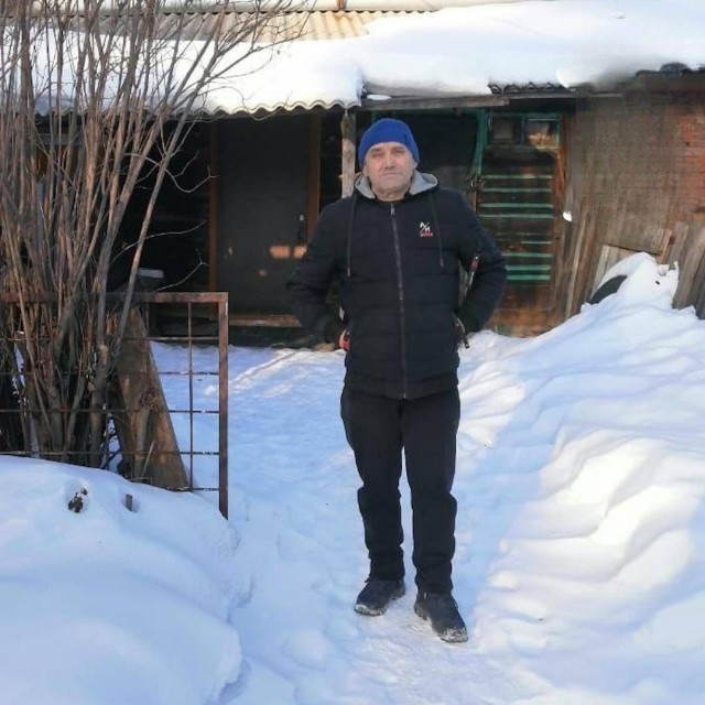 Свердловский дедушка хотел покоя и умиротворения и сбежал на заброшенную дачу. Но даже там его нашла жена