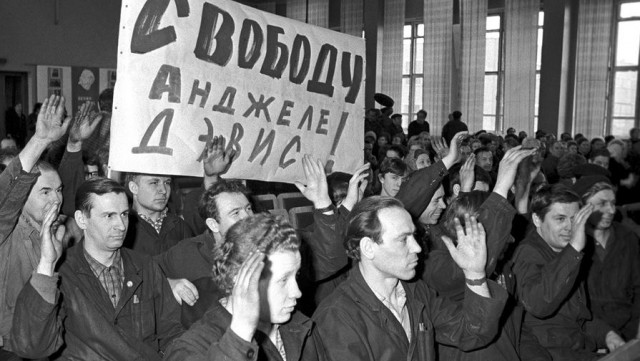 В Астрахани школьников привлекли к траурным мероприятиям в память об Али Хаменеи.