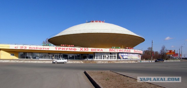 Ракеты, корабли, летающие тарелки, цветы и роботы: