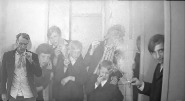 Печальный мужик с сигаретой..