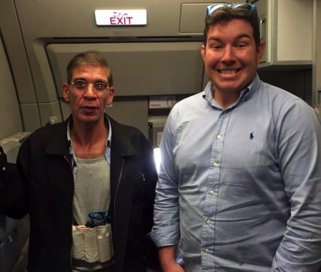 Пассажир захваченного самолёта EgyptAir сделал сэлфи на память с террористом