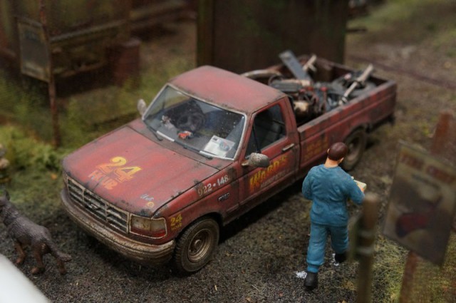 Диорама Garage Ford Thunderbird Convertible 1955 в гараже