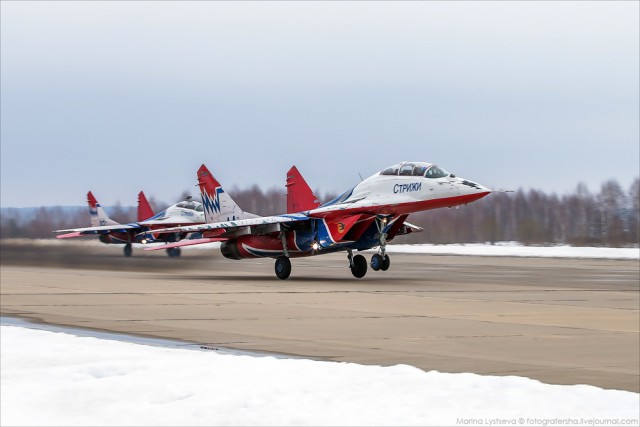 Тренировки "Русских витязей" на новых самолётах