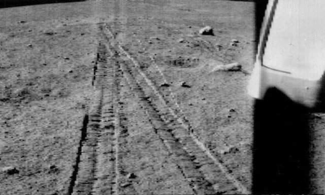 Китайский космический аппарат «Чанъэ-5» вышел на лунную орбиту и готовится к посадке 