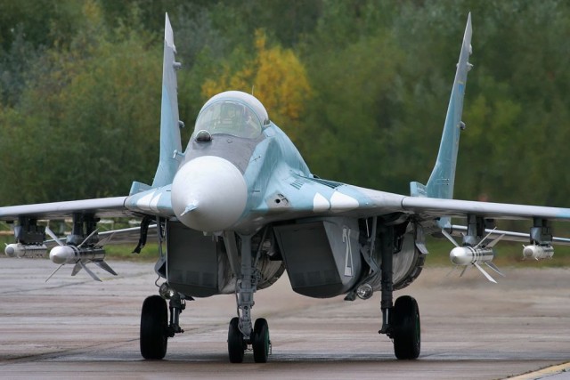 Почему у бомбардировщика Су-34 нос "уточкой"?