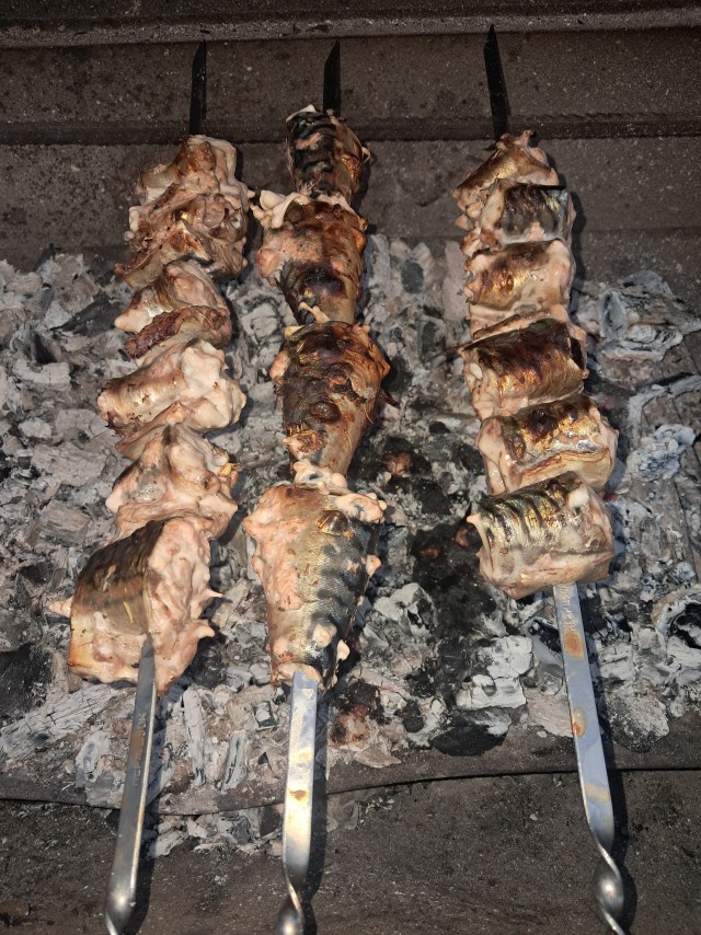 Не могу уже мясо есть, скучно, вот нешашлык из скумбрии.