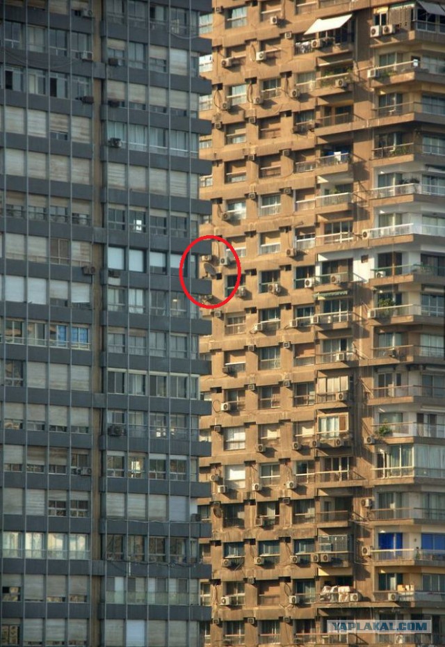 Какое здание ближе?