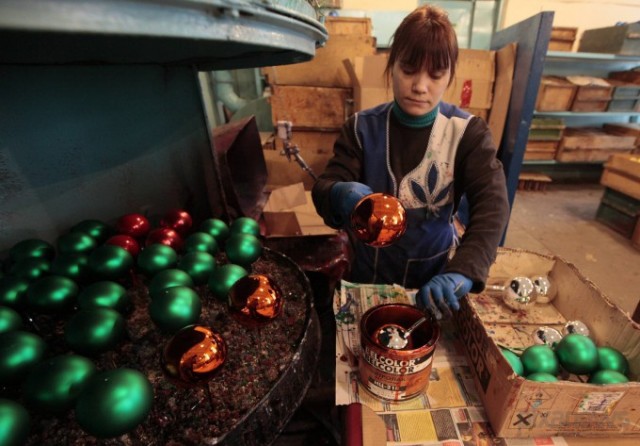 Как изготавливают новогодние игрушки в Красноярске