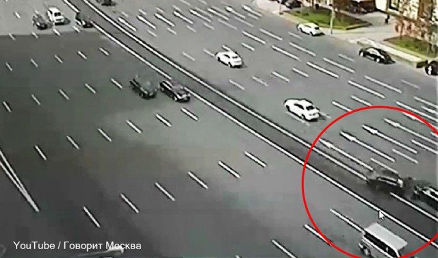 Видео с места аварии на Кутузовском BMW с номерами АМР
