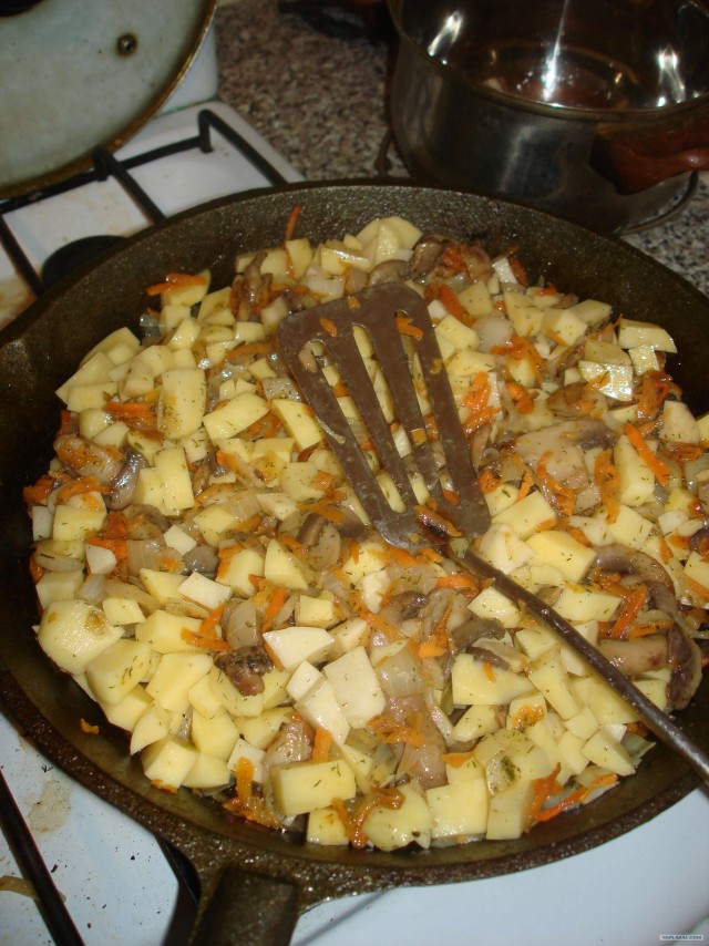 Тушёный картофель с грибами