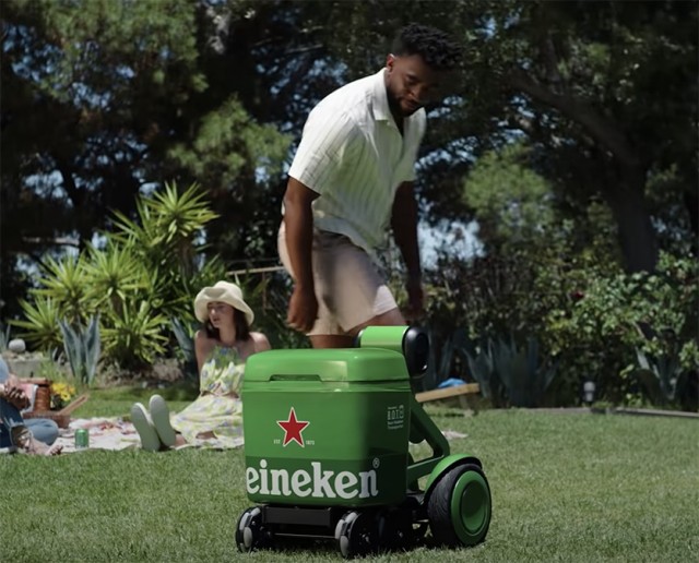 Пивоварня Heineken разработала робота по доставке холодного пива