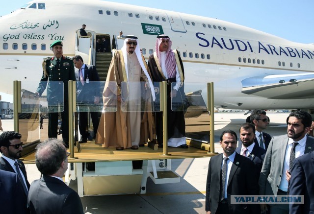 Boeing 747 обгоняет Gulfstream IV