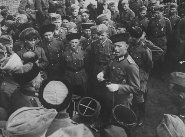 Никто не дискредитирует казаков так сильно... как сами казаки