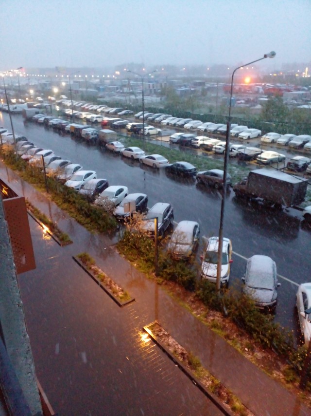 Май, Снег, Москва