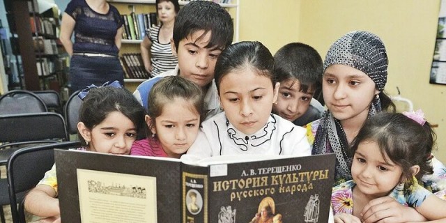 Только 19 процентов детей мигрантов смогли поступить в российские школы
