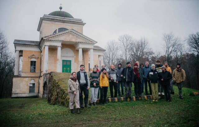 Активисты купили за 2 рубля заброшенную усадьбу в Тверской области