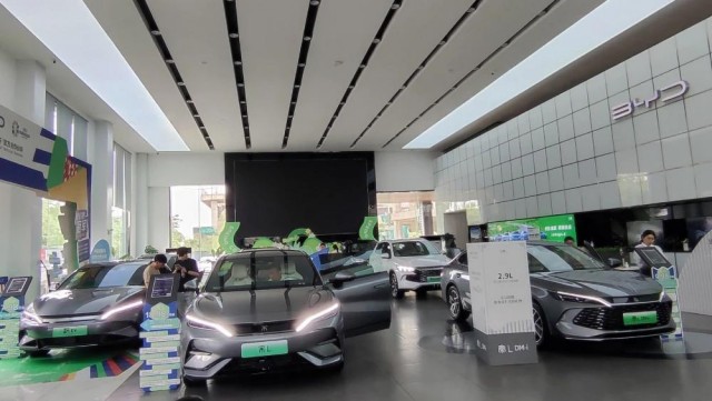 На каких автомобилях ездили в Китае в 2025 году. Самые популярные бренды за 12 месяцев