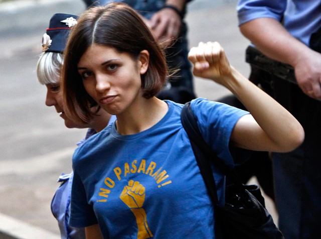 акция femen Разгневанная ева