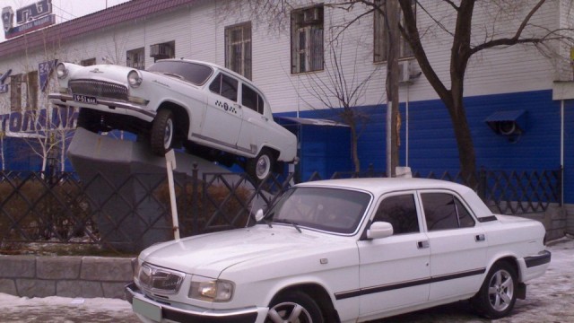 Уфа. Наши дни. Надгробие-смартфон