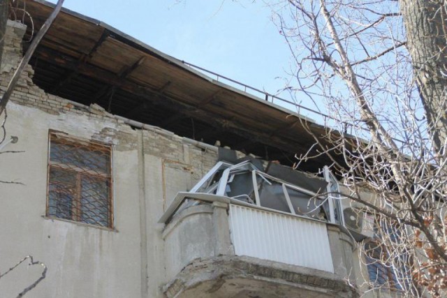 Менее часа назад в Саратове обрушилась кровля четырёхэтажного дома на проспекте 50 лет Октября