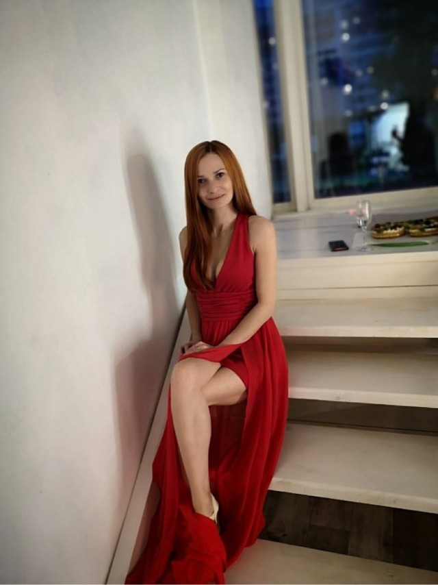 В Екатеринбурге из окна квартиры на 21 этаже выпала девушка