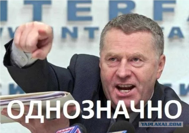 На Крымском мосту виден дым, движение перекрыто