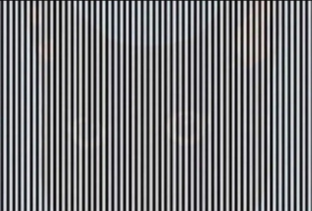 Оптические иллюзии, коллеги. Что скрывается за полосками...