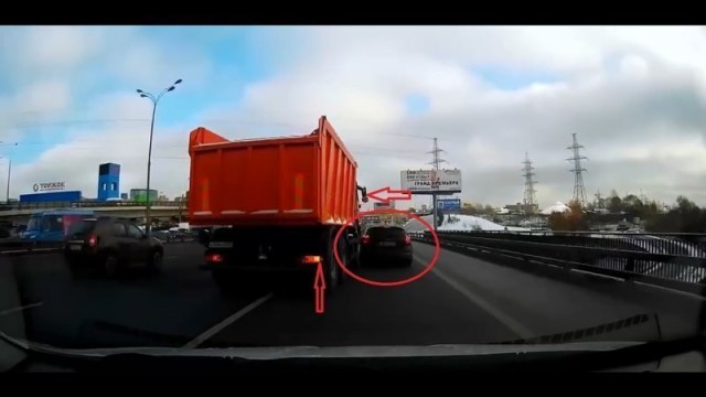 Наглядно о слепых зонах грузовика.