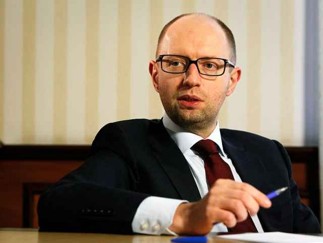 Яценюк: Украина не может обслуживать внешние долги