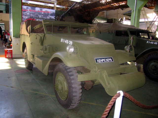 Выставка военных автомобилей. ПО "Ленрезерв", СПб.