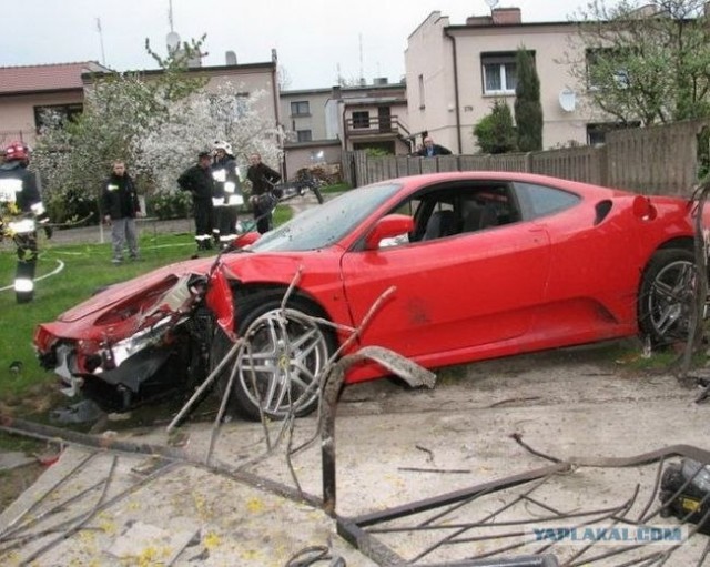 Кошмар! Опять раздолбали Ferrari F430! (6 фото)