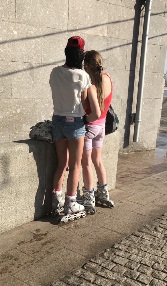 Лето! Булки на прогулке или девушки в шортах.